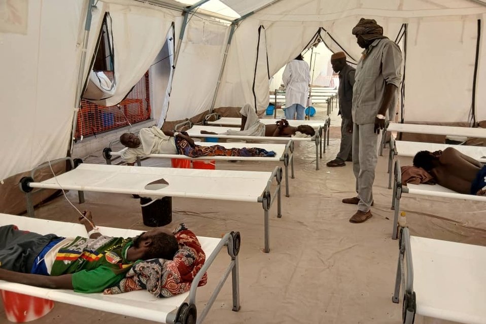 Mensen worden behandeld voor cholera in Nyala, Soedan. Augustus 2025