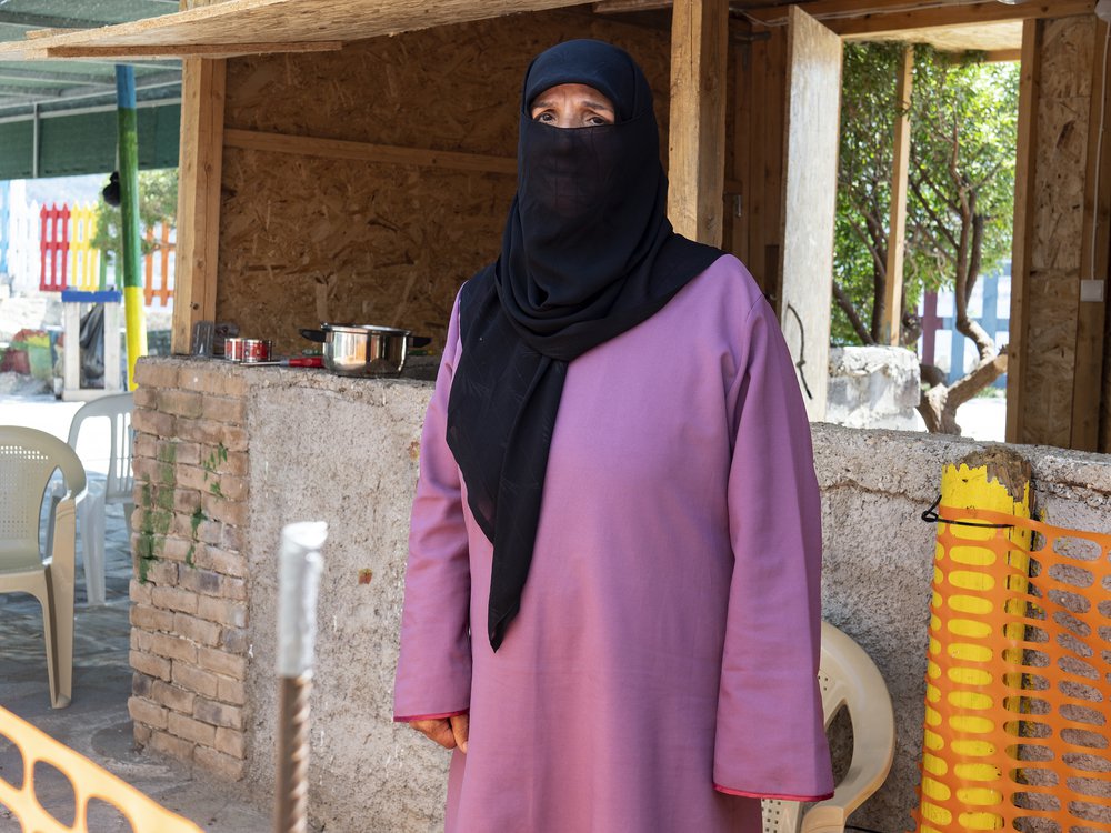 Amira in vluchtelingenkamp Vathy op Samos