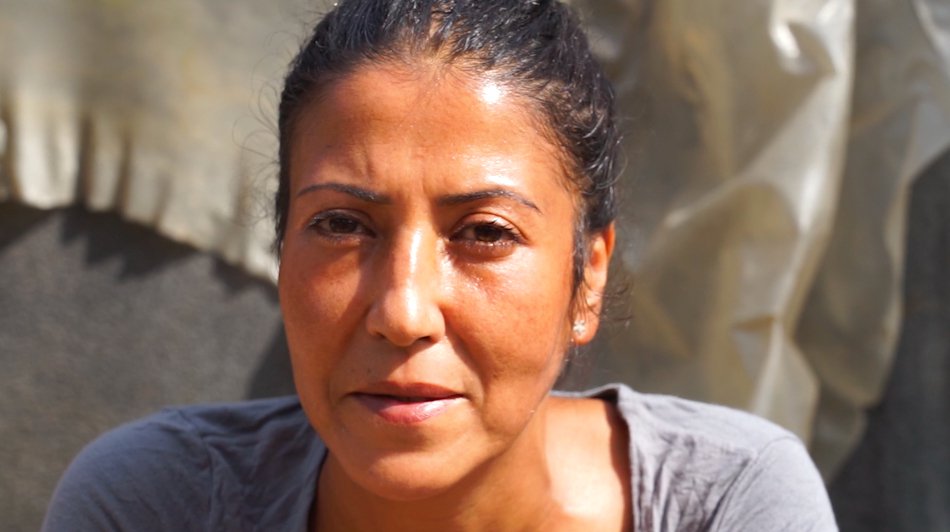 Linda in het nieuwe vluchtelingenkamp op Lesbos