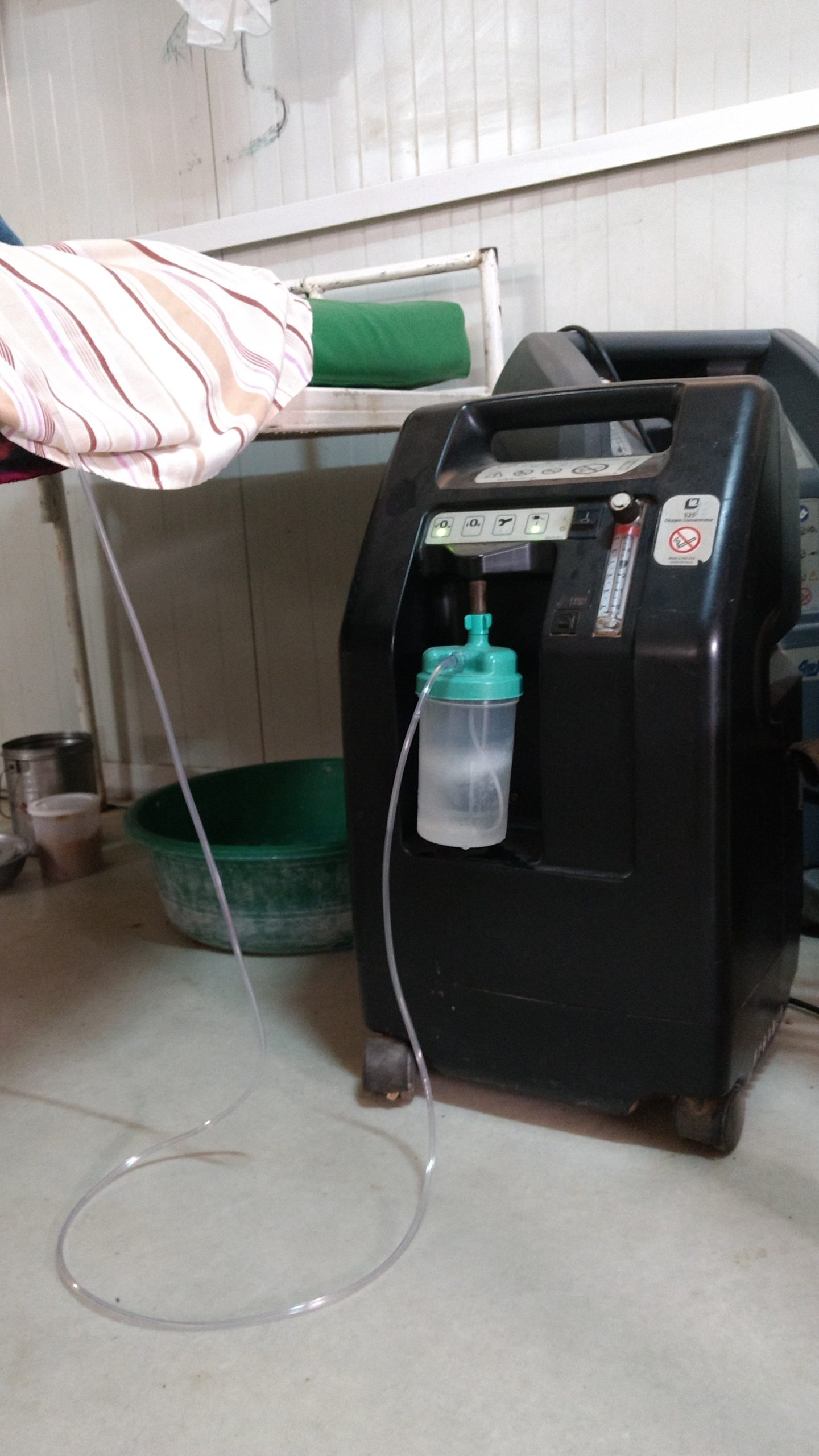 Een zuurstofconcentrator in het Artsen zonder Grenzen ziekenhuis in Bentiu, Zuid-Soedan.