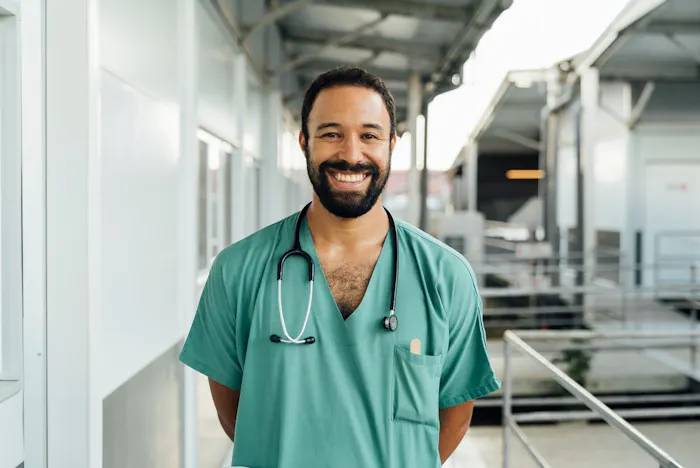 Artsen zonder Grenzen arts aan het werk in het ziekenhuis in Sierra Leone