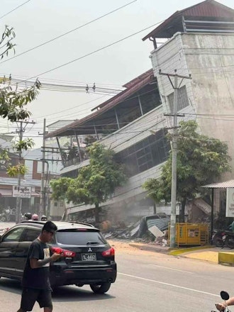 Beschadigd gebouw na Myanmar aardbeving