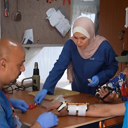 Spalken maken met materialen van de markt - Gaza Fysiotherapie