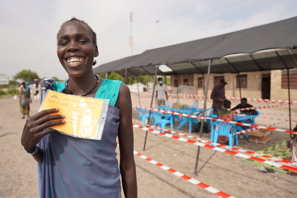 Zwangere vrouw in Zuid-Soedan is net gevaccineerd tegen hepatitis E door Artsen zonder Grenzen