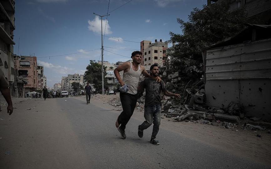 Twee mannen op straat in Gaza.
