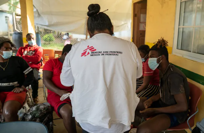 Artsen zonder Grenzen helpt reizigers in Bajo Chiquito, Panama