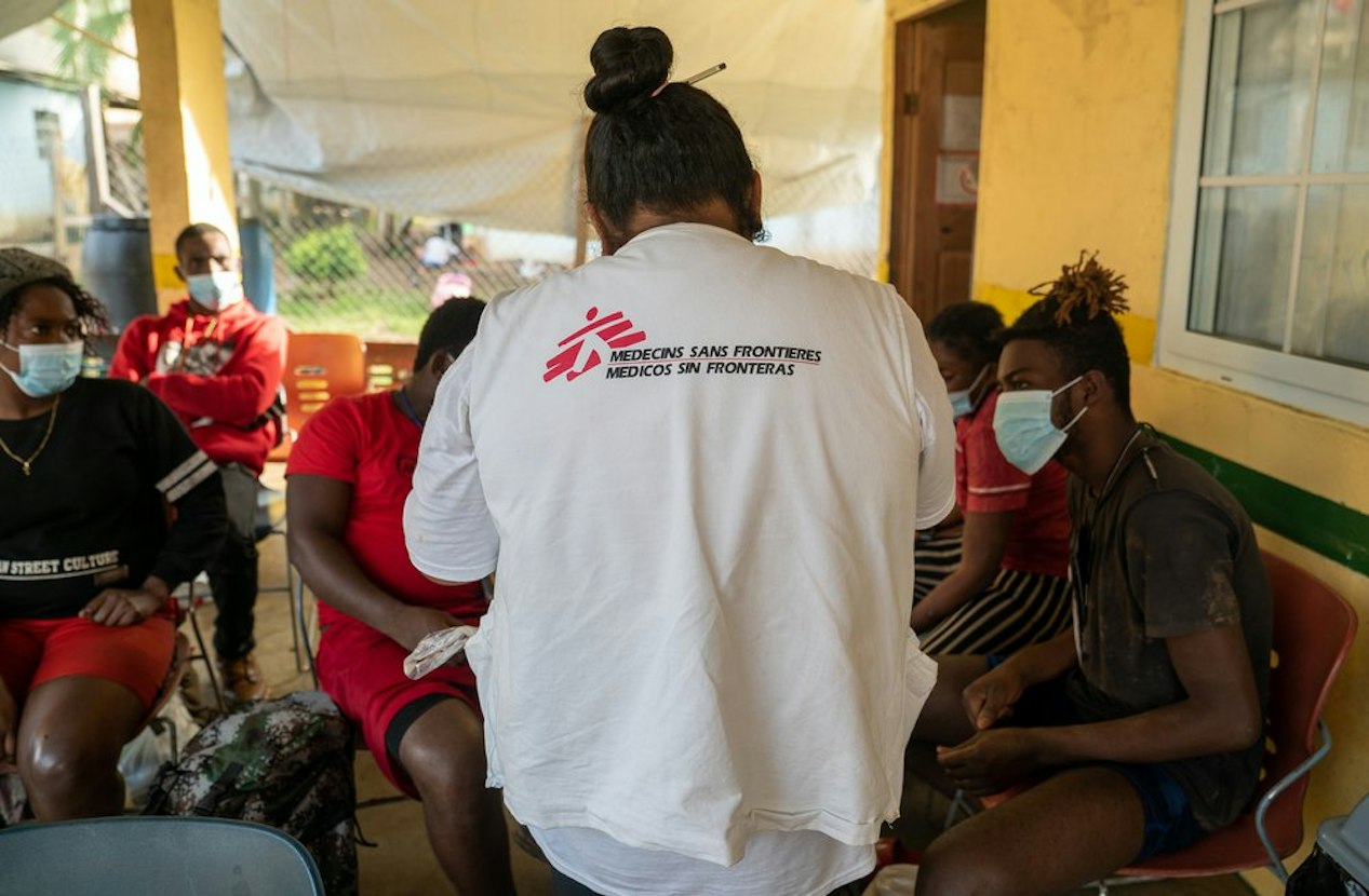 Artsen zonder Grenzen helpt reizigers in Bajo Chiquito, Panama