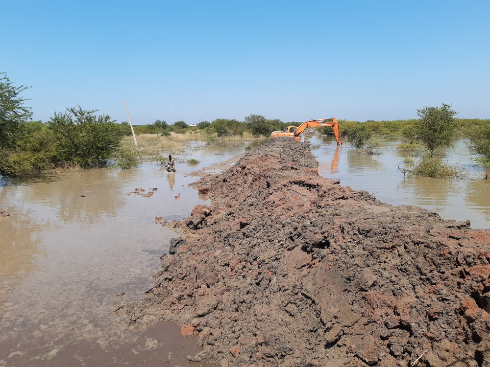 Dijken rond het Bentiu vluchtelingenkamp in Zuid-Soedan