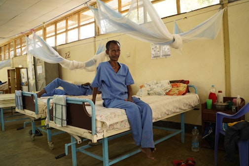 Een patiënt met kala azar op een ziekenhuisbed in Ethiopië.