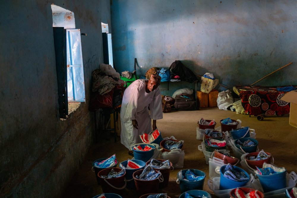 Artsen zonder Grenzen deelt voedsel uit in Soedan