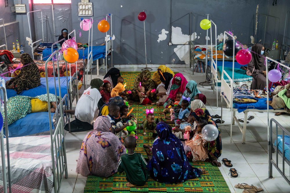 Kinderen spelen in een ziekenhuis van Artsen zonder Grenzen in Soedan