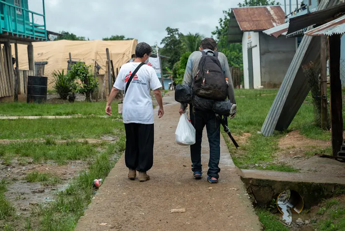 Aankomst in Bajo Chiquiito, Panama, na tocht door de jungle