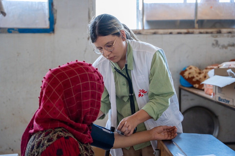 Zwangere patiënt in Daraa door Artsen Zonder Grenzen doorverwezen naar ziekenhuis