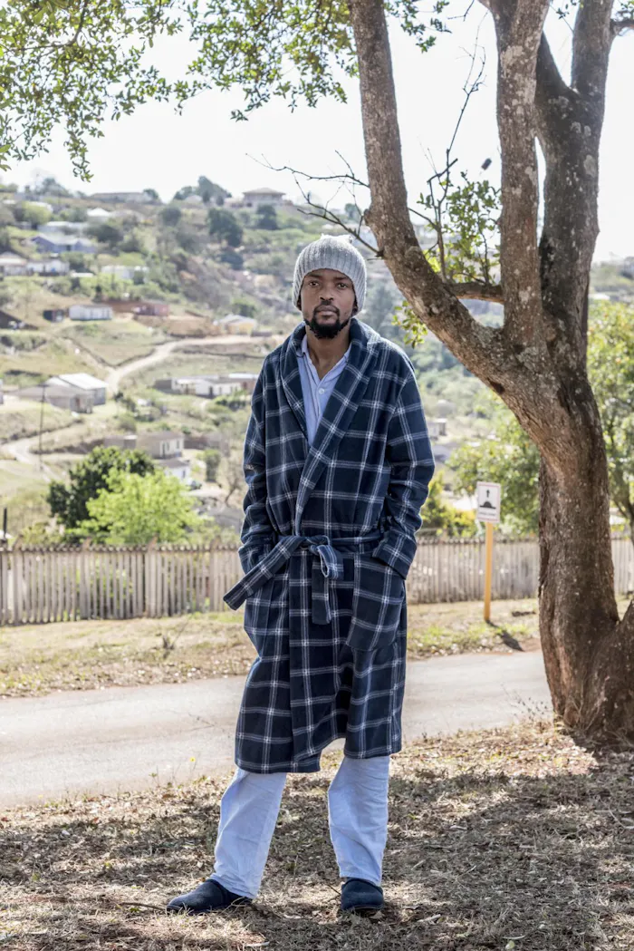 Bonginkosi patiënt resistente tuberculose tb-practecal buiten bij boom Botha's Hill Zuid-Afrika