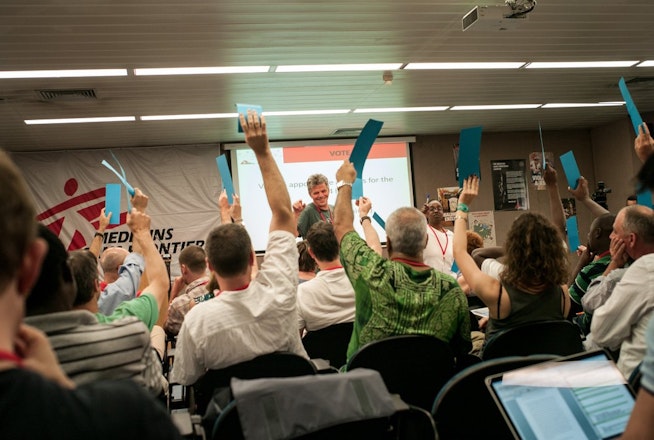 Tijdens de internationale algemene ledenvergadering van Artsen zonder Grenzen. Athene, Griekenland