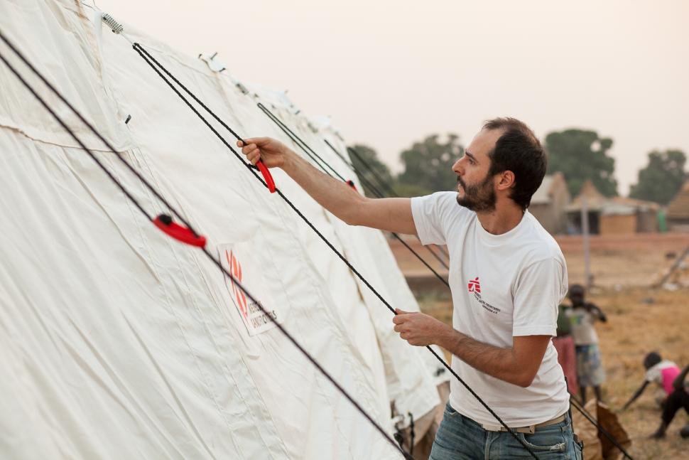 Artsen zonder Grenzen biedt medische noodhulp in conflictgebieden, bij natuurrampen en uitbraken van dodelijke ziektes
