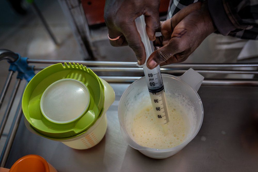 Kinderen die ernstig ondervoed zijn, kunnen alleen therapeutische voeding tot zich nemen, zoals therapeutische melk